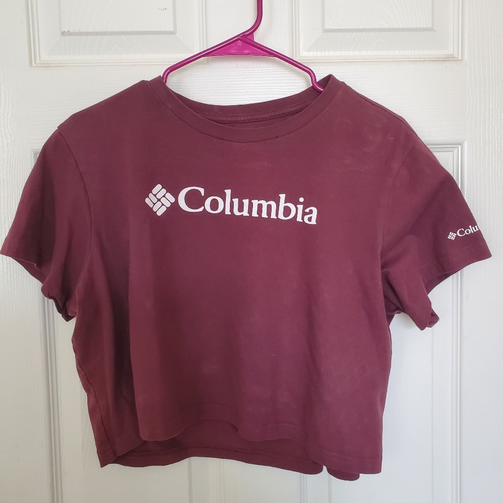 COLUMBIA MAROON CROP GRAPHIC TSHIRT - WOMEN'S LARGE
